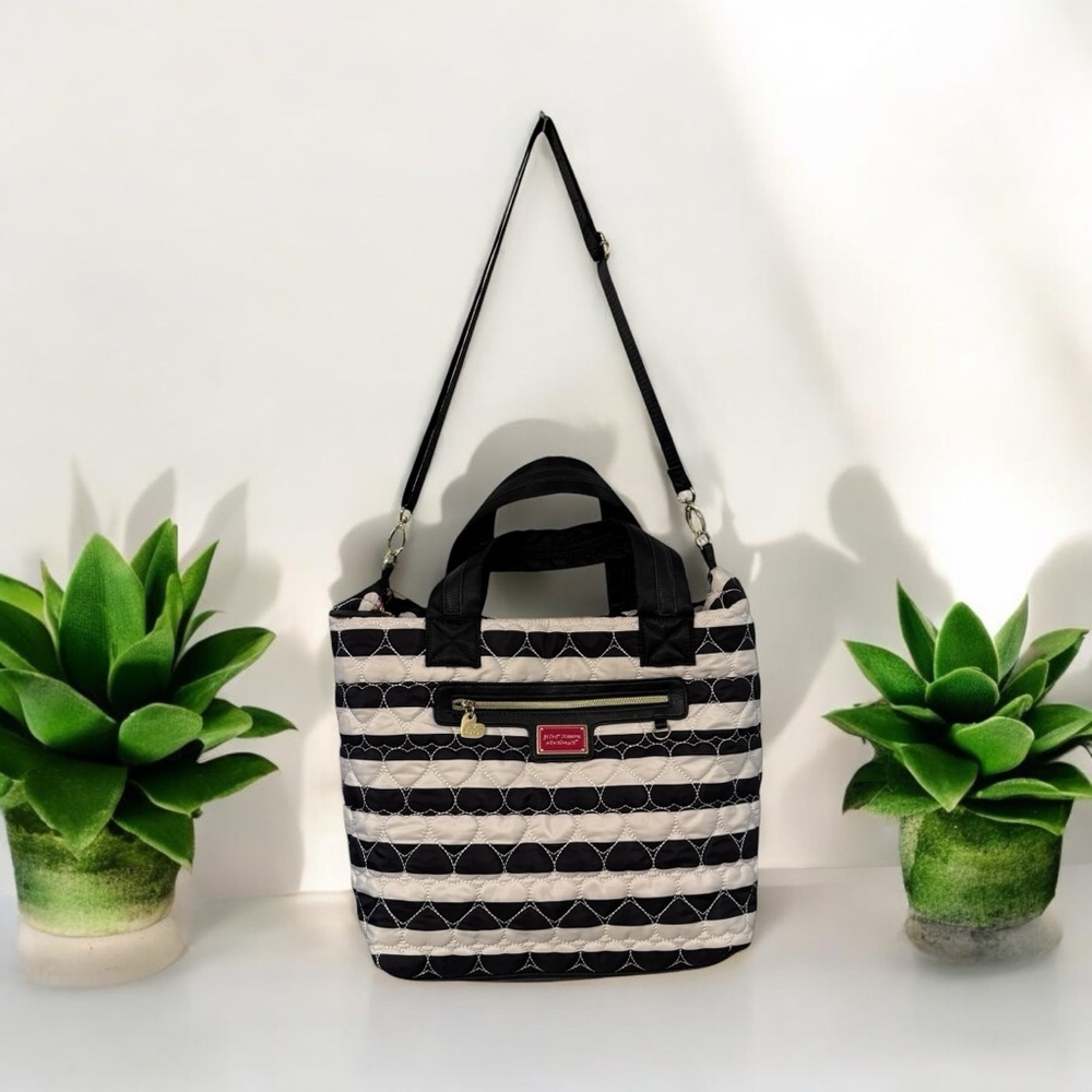 BETSEY JOHNSON BLACK & WHITE QUILTED HEART TOTE BAG